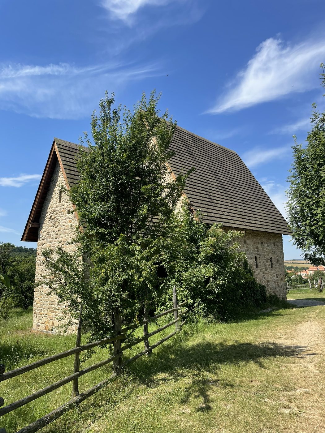 Kostelík na Modré – pohled zvenku